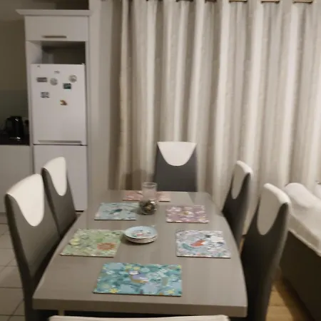 Apartment 2 Bedroom 4-6 People-coastal Comfort *